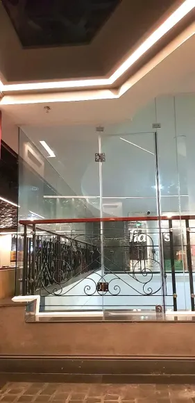 Hoàn thiện cửa nhôm kính Slim lùa không ray dưới tại TPHCM