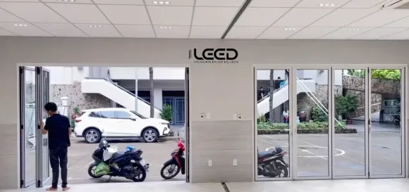 Hoàn thiện cửa nhôm kính Slim lùa không ray dưới tại TPHCM
