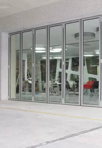 Hoàn thiện cửa nhôm kính Slim lùa không ray dưới tại TPHCM